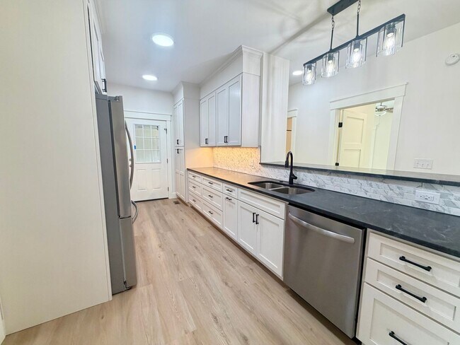 Building Photo - Magnolia Drive is Ready for YOU!