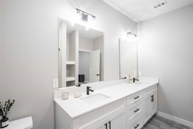 Building Photo - 2101 Reinke Rd