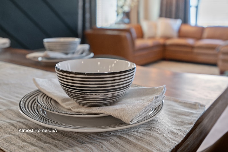 Building Photo - 572 Lewski Ln