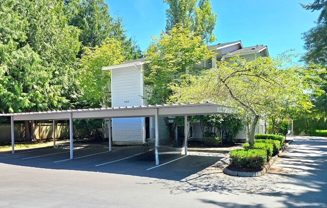Building Photo - 2 Bedroom Condo In Lynnwood Available Now