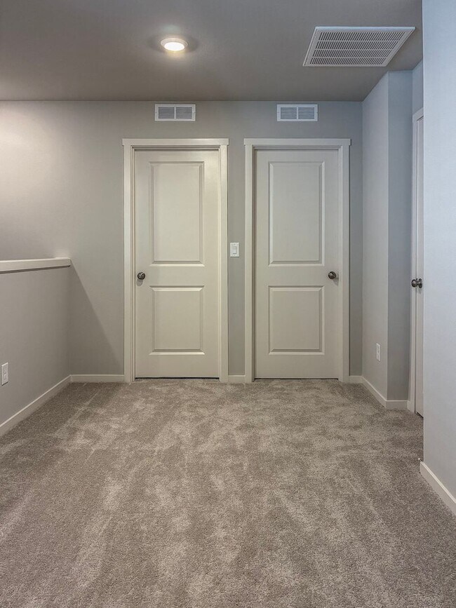 Building Photo - New Townhome 3 Bedroom Available now in Smith Creek Neighborhood