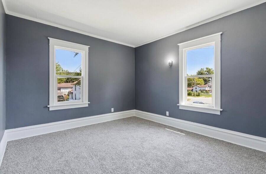 Building Photo - 1115 Laurel Ave