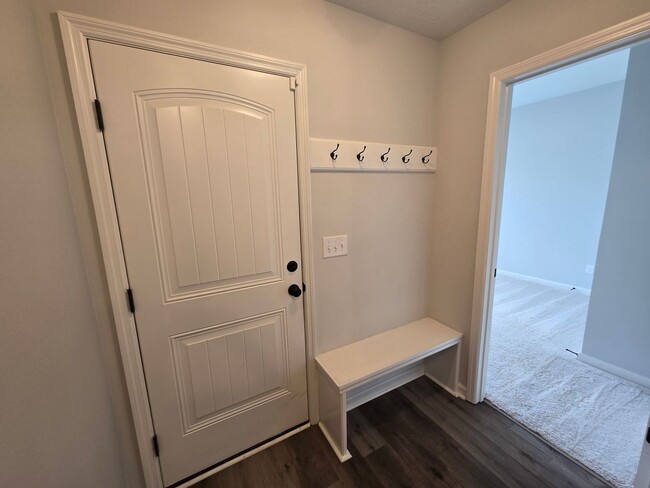 Building Photo - 542 Jensen Ln