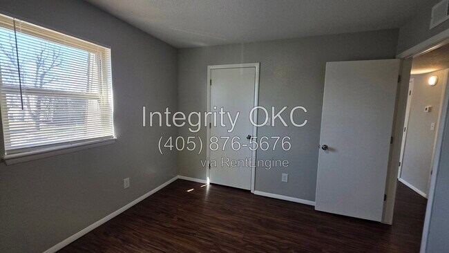 Building Photo - 3907 N Rockwell Ave