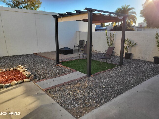 Building Photo - 153 Laguna Dr W