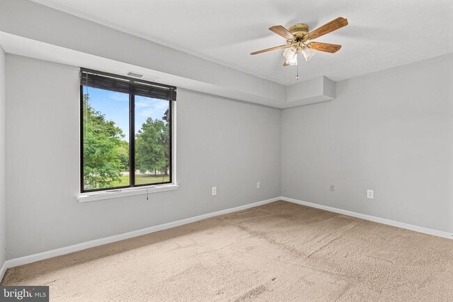 Building Photo - 9651 White Acre Rd