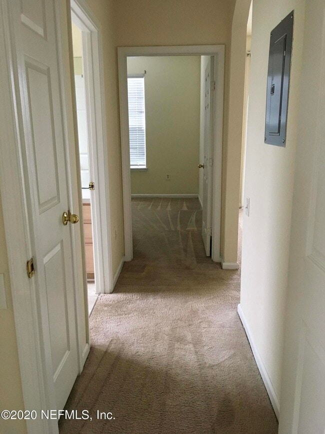 Building Photo - 10550 Baymeadows Rd