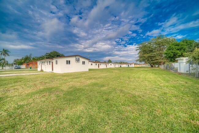 Building Photo - 17725 SW 103rd Ave