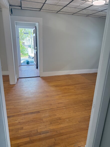 Living/Dining room space - 37 Mead St