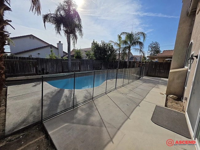 Building Photo - Beautiful Home in the Southwest!