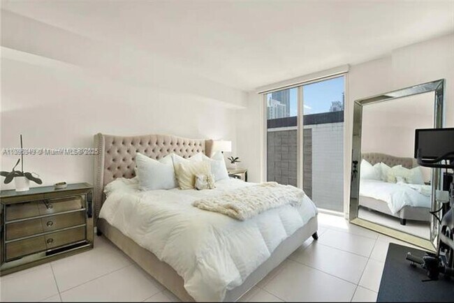 Building Photo - 31 SE 6th St