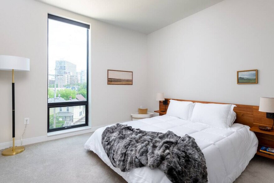 Building Photo - 1632 N Franklin Pl