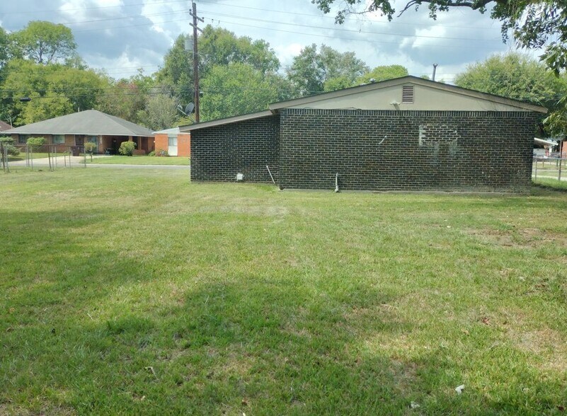 Building Photo - 12246 Palmyra Dr
