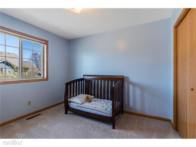 Building Photo - 2 br, 2 bath Townhome - 2056 Willow Cir