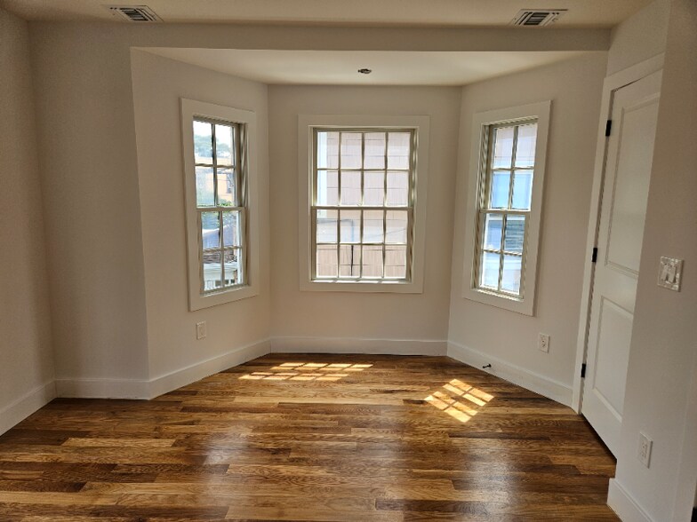 Building Photo - 90 Shrewsbury Ave