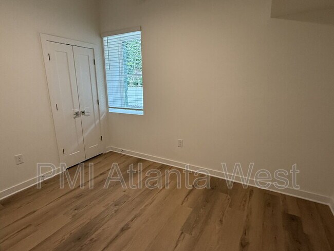 Building Photo - 750 Cascade Pl SW