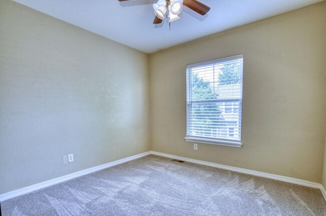 Building Photo - 2370 Windmill Dr