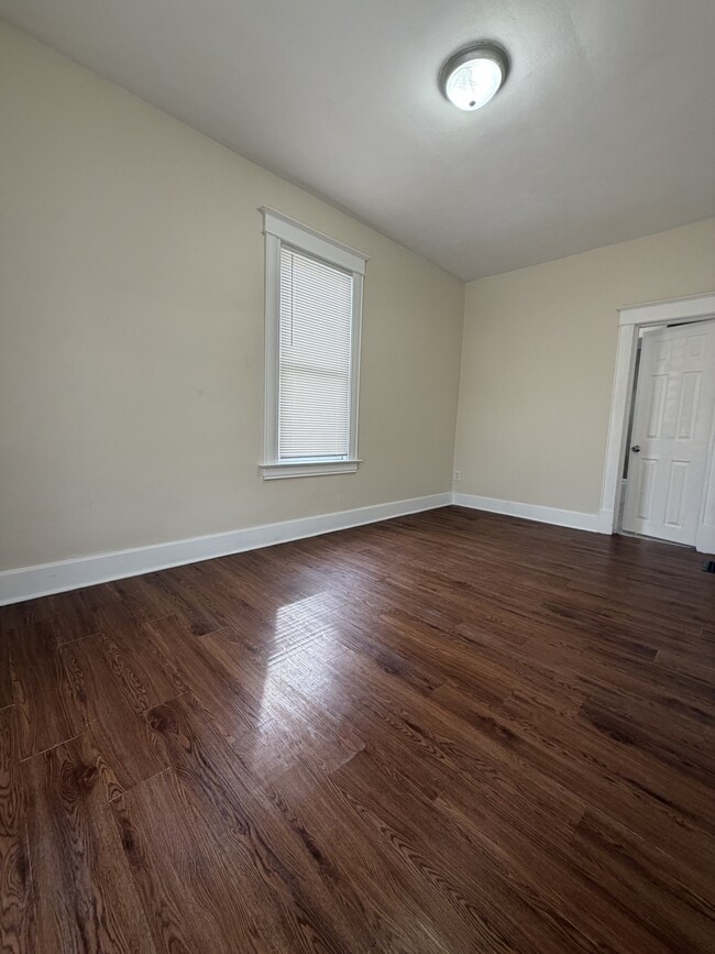 Building Photo - 2613 Iowa St