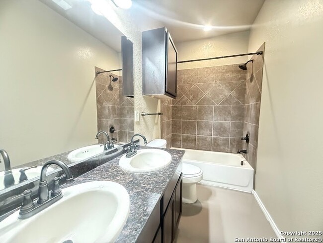 Building Photo - 254 Rosalie Dr