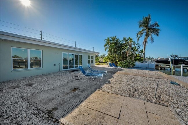 Building Photo - 14125 N Bayshore Dr