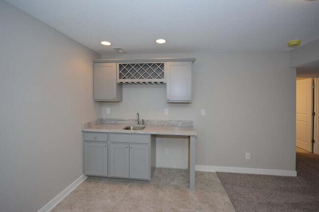 Building Photo - 5447 Rowling Dr