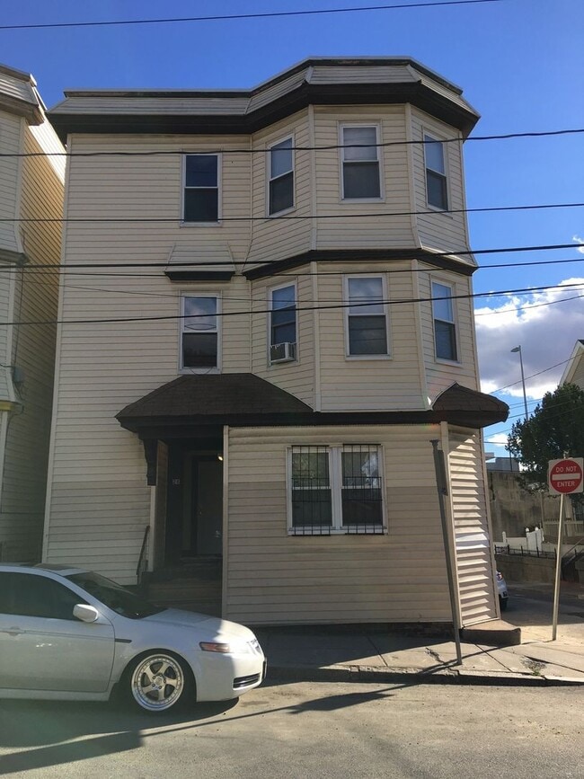 Building Photo - 28cha