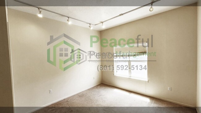 Building Photo - 4340 S Highland Dr