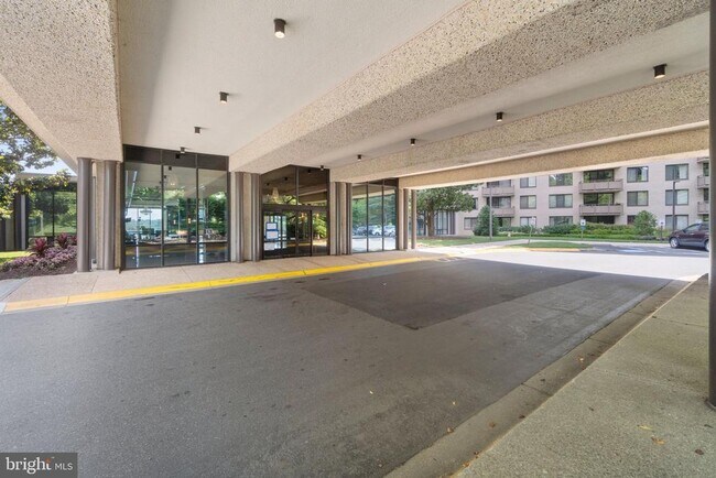 Building Photo - 5225 Pooks Hill Rd