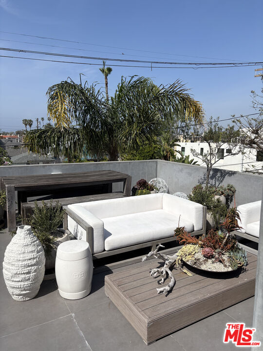 Building Photo - 2425 Clement Ave