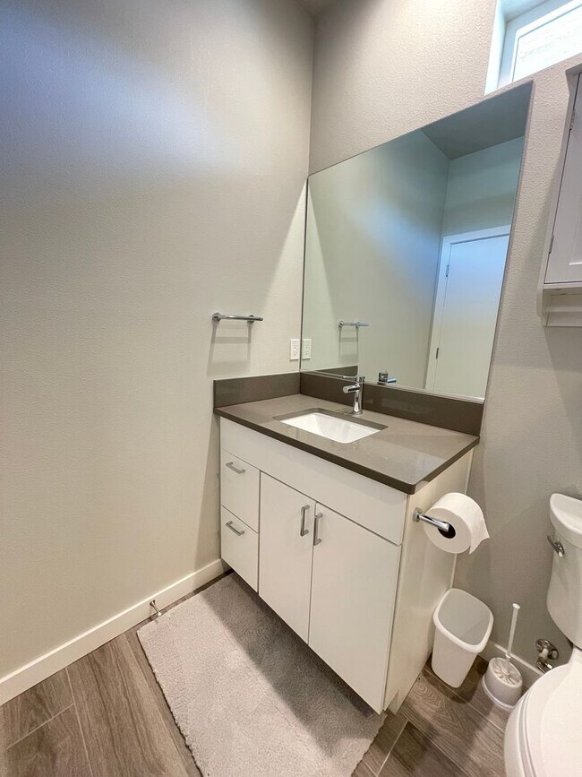 Building Photo - Flexible Living in North Ellensburg