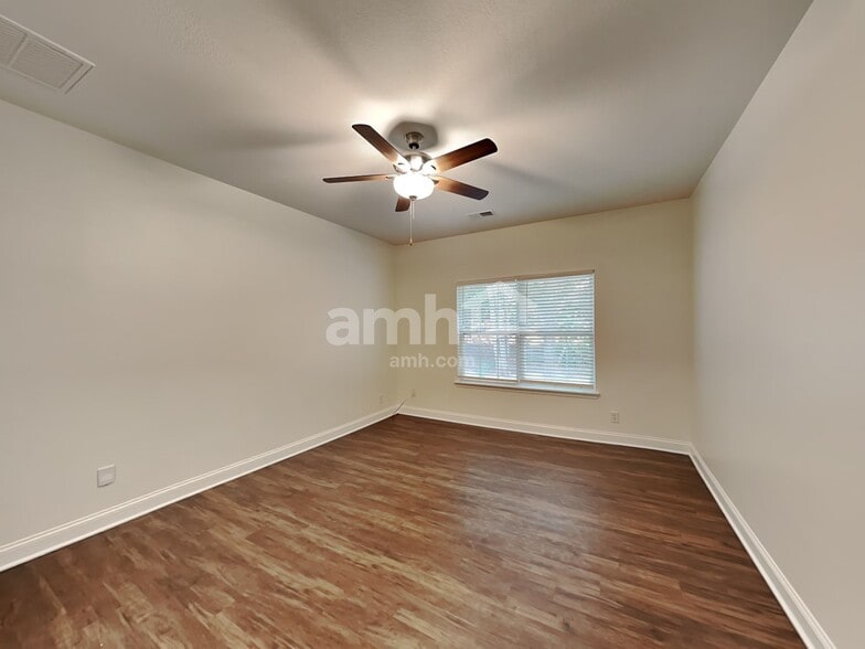 Building Photo - 1684 Woods Ln