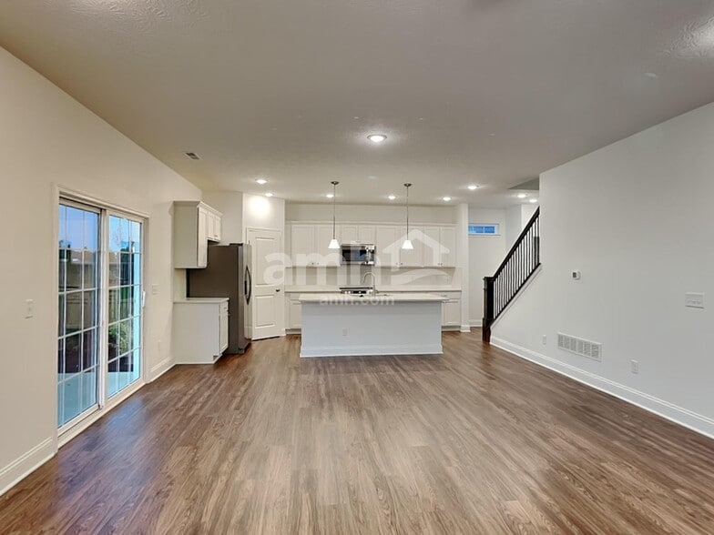 Building Photo - 1044 Castor Dr