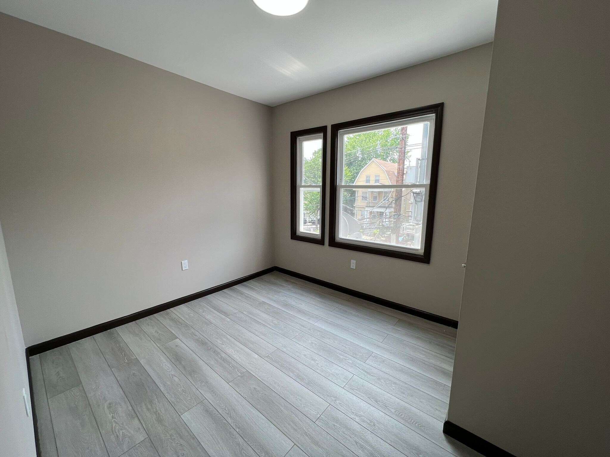 Building Photo - 163 Elwood Ave