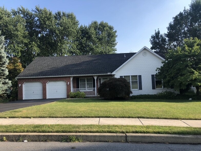 Primary Photo - 1038 Boeshore Cir