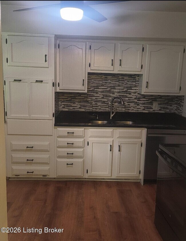 Building Photo - 2014 Cedarcrest Dr