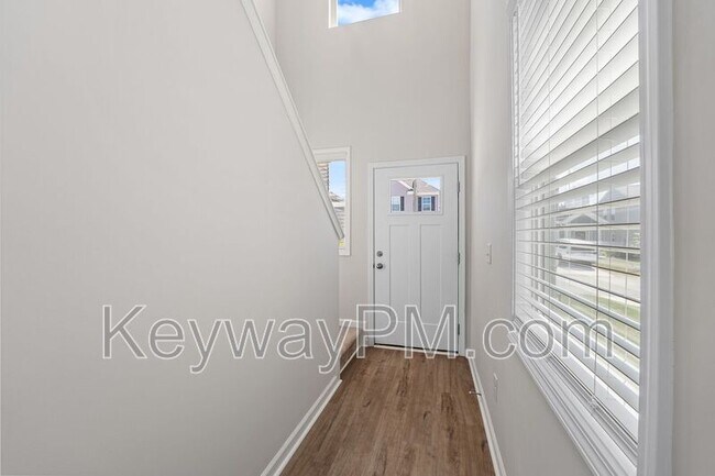 Building Photo - 651 Manitou Cir