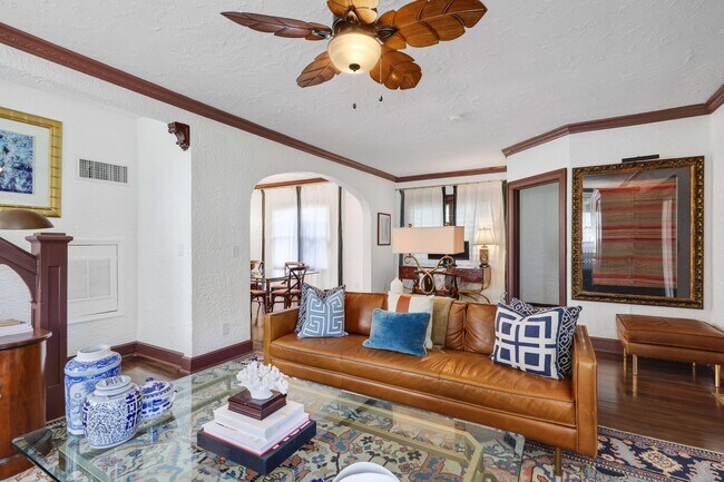Building Photo - 531 N Lakeside Dr