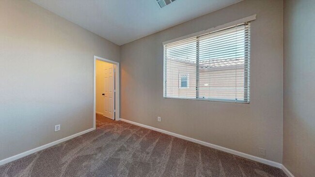 Building Photo - 4125 E Bellerive Dr