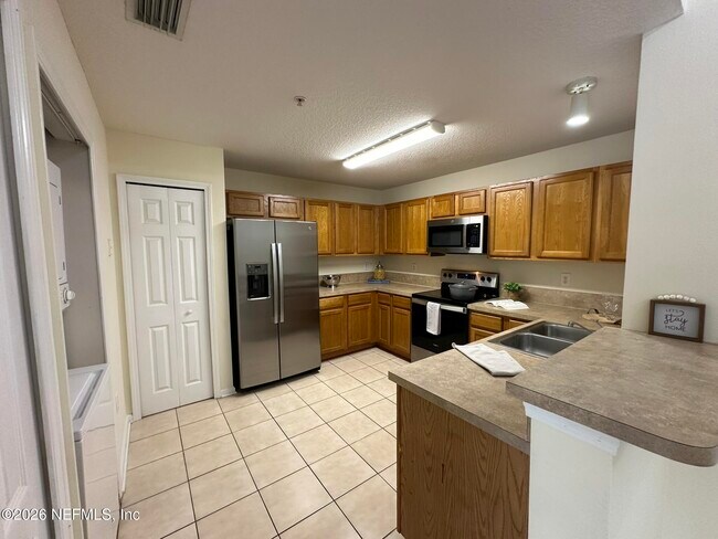 Building Photo - 6099 Maggies Cir