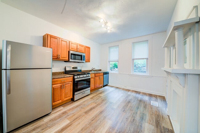 Building Photo - Available JUNE 2026 - Spacious 2 Bedroom Home in Mt. Washington!