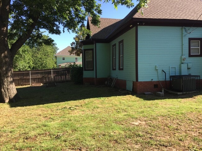 Building Photo - 1735 NW 13th St