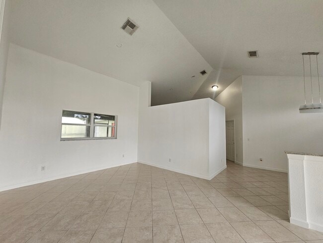 Building Photo - 3215 SE Pinto St