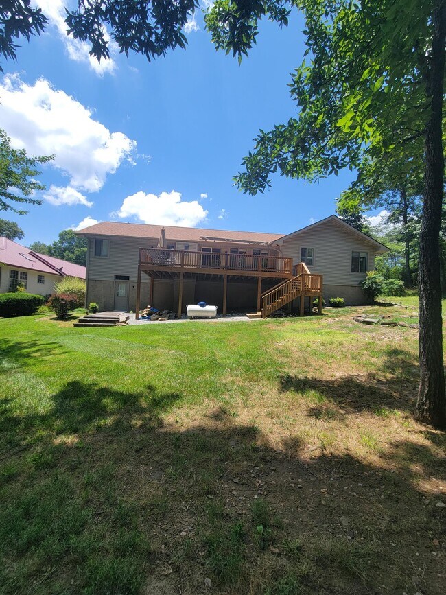 Building Photo - 456 Snead Dr