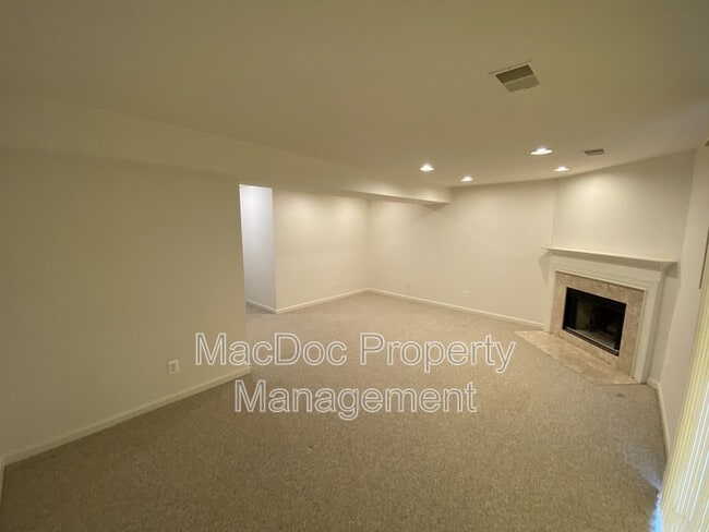 Building Photo - 106 Batley Ct