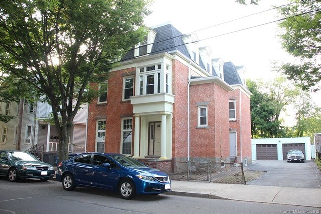 Building Photo - 79 William St
