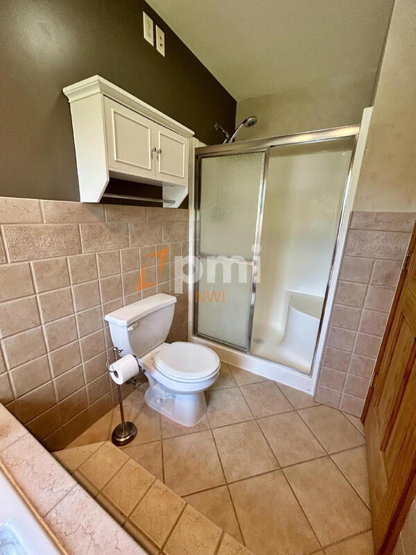 Building Photo - 5107 White Oak Terrace