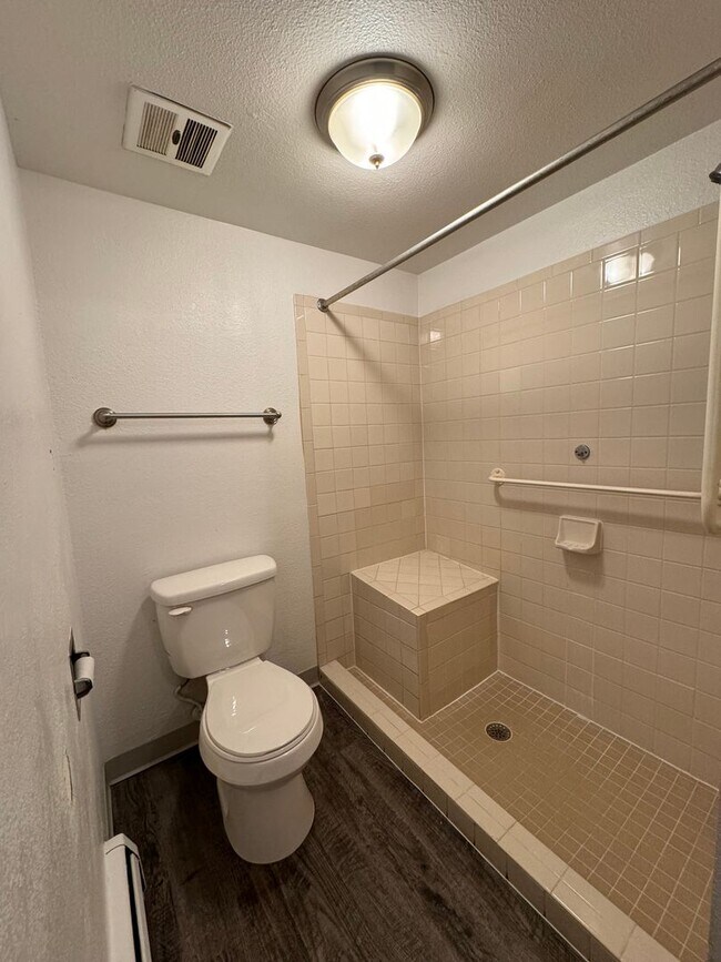 Building Photo - Spacious Studio Apartment 1st Floor Apartm...