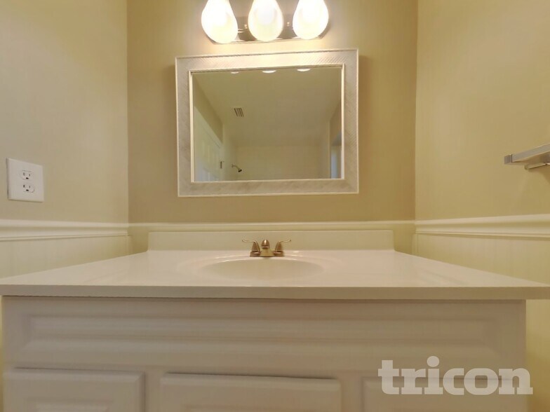 Building Photo - 3223 Lake Twylo Rd