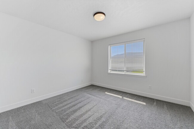 Building Photo - 1713 Willow Way