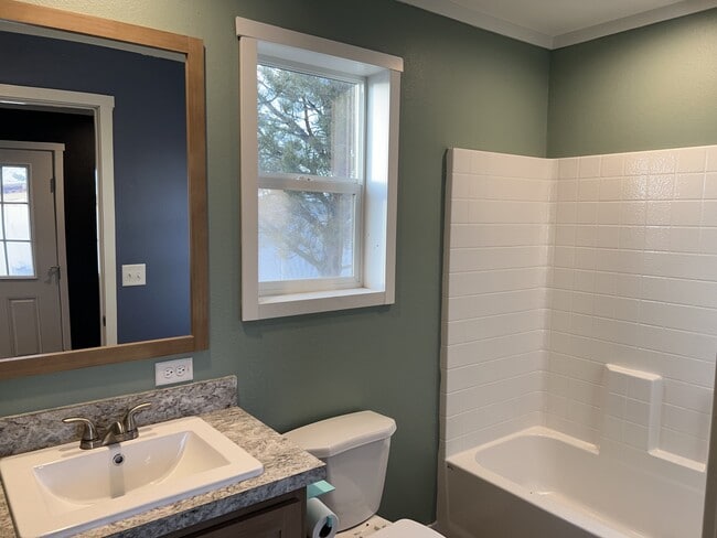 Building Photo - 1416 Huntley